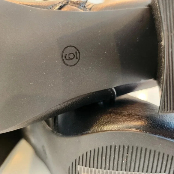 NWOT || OLIVIA + KATE || Rachel black, block booties, heels, vegan, size 6 - Picture 5 of 6